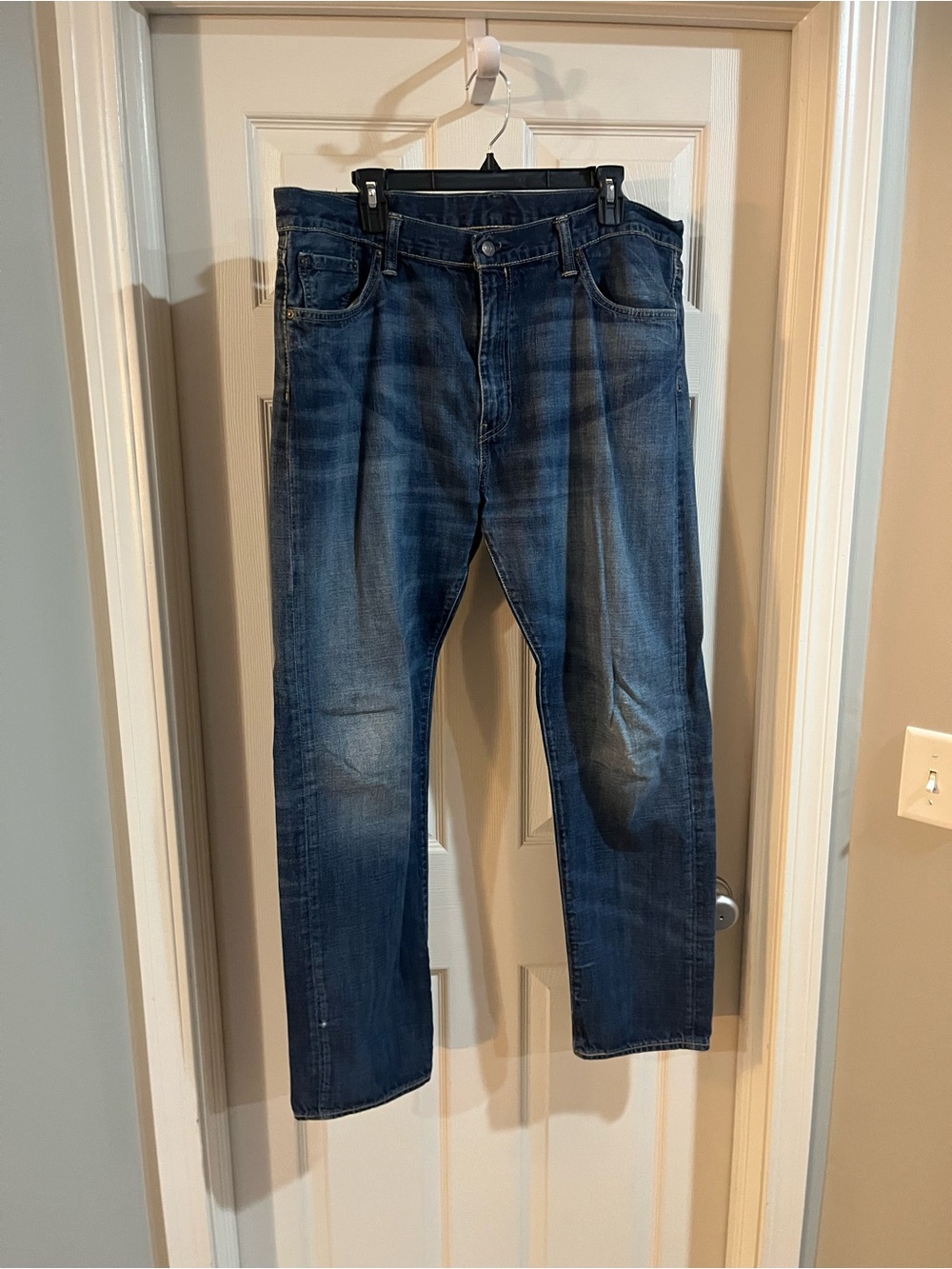 Levi's Men's Medium Blue Straight Jeans